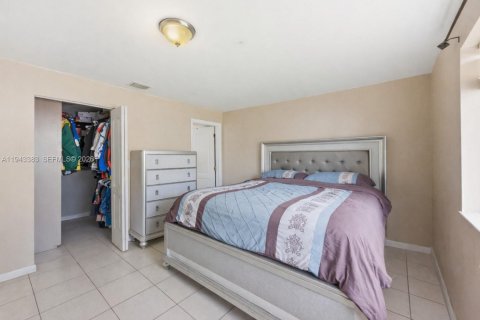 Casa en venta en West Park, Florida, 4 dormitorios, 131.92 m2 № 2000652 - foto 12