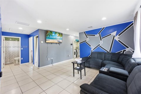 Casa en venta en West Park, Florida, 4 dormitorios, 131.92 m2 № 2000652 - foto 3