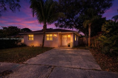Casa en venta en West Park, Florida, 4 dormitorios, 131.92 m2 № 2000652 - foto 23