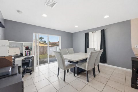 Casa en venta en West Park, Florida, 4 dormitorios, 131.92 m2 № 2000652 - foto 11