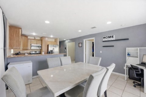 Casa en venta en West Park, Florida, 4 dormitorios, 131.92 m2 № 2000652 - foto 10