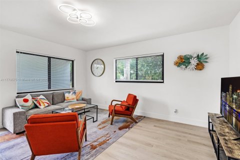 House in Fort Lauderdale, Florida 2 bedrooms, 507.06 sq.m. № 1959112 - photo 7