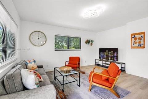 House in Fort Lauderdale, Florida 2 bedrooms, 507.06 sq.m. № 1959112 - photo 8