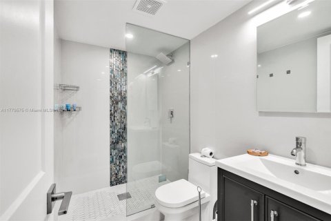 House in Fort Lauderdale, Florida 2 bedrooms, 507.06 sq.m. № 1959112 - photo 3
