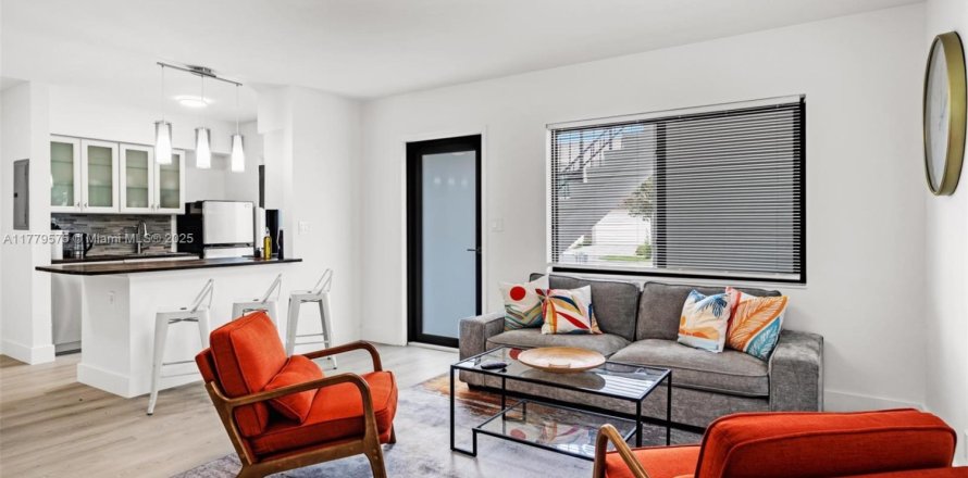 House in Fort Lauderdale, Florida 2 bedrooms, 507.06 sq.m. № 1959112