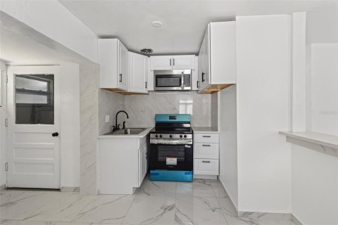 House in Lakeland, Florida 3 bedrooms, 75.81 sq.m. № 1832156 - photo 8