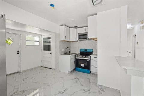 House in Lakeland, Florida 3 bedrooms, 75.81 sq.m. № 1832156 - photo 9