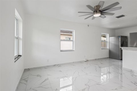 House in Lakeland, Florida 3 bedrooms, 75.81 sq.m. № 1832156 - photo 6