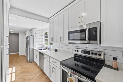 Casa en venta en Tampa, Florida, 3 dormitorios, 135.82 m2 № 2220416 - foto 11