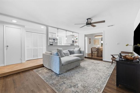 Casa en venta en Tampa, Florida, 3 dormitorios, 135.82 m2 № 2220416 - foto 9