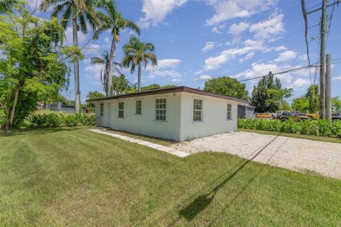 House in North Fort Myers, Florida 3 bedrooms, 84.73 sq.m. № 1773082 - photo 30