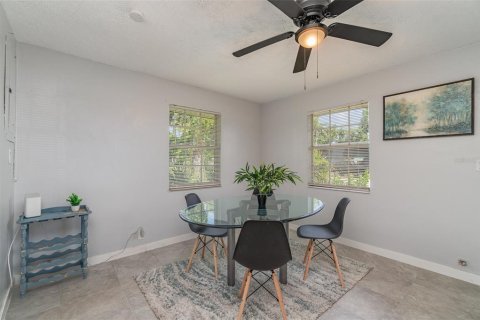 House in North Fort Myers, Florida 3 bedrooms, 84.73 sq.m. № 1773082 - photo 12