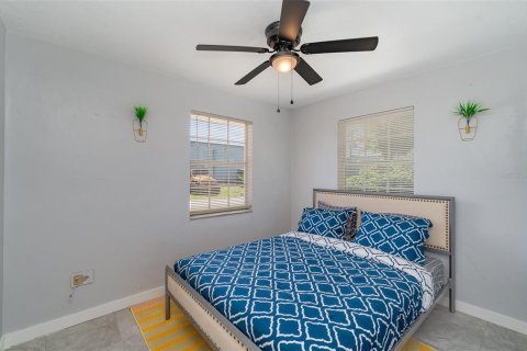 House in North Fort Myers, Florida 3 bedrooms, 84.73 sq.m. № 1773082 - photo 16