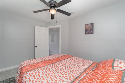 House in North Fort Myers, Florida 3 bedrooms, 84.73 sq.m. № 1773082 - photo 20