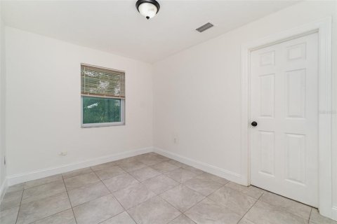 House in North Fort Myers, Florida 3 bedrooms, 84.73 sq.m. № 1773082 - photo 21