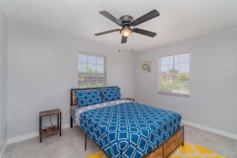House in North Fort Myers, Florida 3 bedrooms, 84.73 sq.m. № 1773082 - photo 13