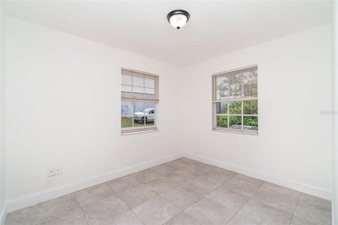 House in North Fort Myers, Florida 3 bedrooms, 84.73 sq.m. № 1773082 - photo 18