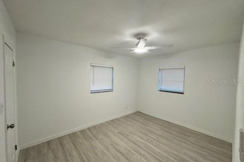 House in Orlando, Florida 4 bedrooms, 116.59 sq.m. № 1899271 - photo 4
