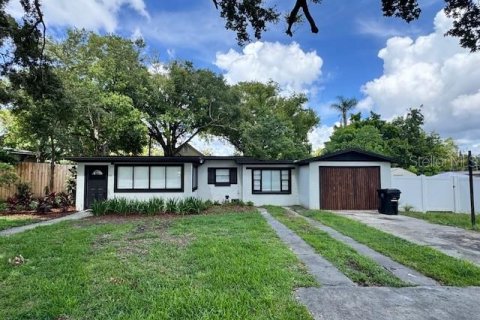 House in Orlando, Florida 4 bedrooms, 116.59 sq.m. № 1899271 - photo 24