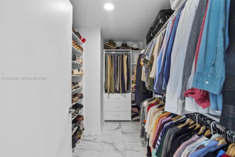 Copropriété à vendre à Miami, Floride: 4 chambres, 203.27 m2 № 2052665 - photo 11