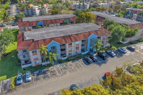 Condo in Hialeah, Florida, 2 bedrooms  № 1713766 - photo 6