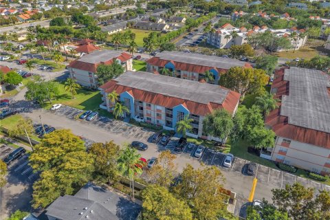 Condo in Hialeah, Florida, 2 bedrooms  № 1713766 - photo 3