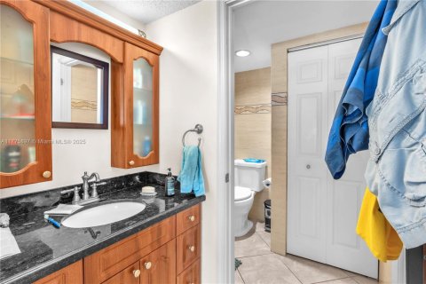 Condo in Hialeah, Florida, 2 bedrooms  № 1713766 - photo 21