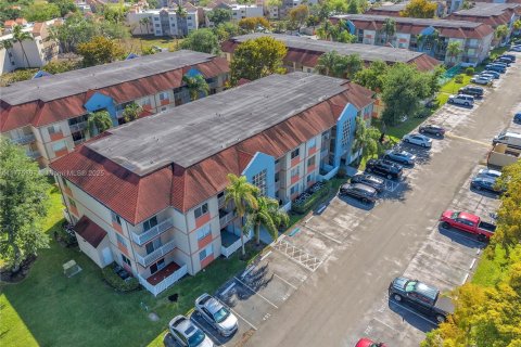 Condo in Hialeah, Florida, 2 bedrooms  № 1713766 - photo 7