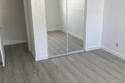 Copropriété à louer à Hallandale Beach, Floride: 2 chambres, 87.79 m2 № 2031614 - photo 15