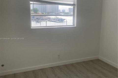 Copropriété à louer à Hallandale Beach, Floride: 2 chambres, 87.79 m2 № 2031614 - photo 16