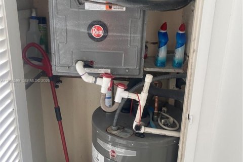 Copropriété à louer à Hallandale Beach, Floride: 2 chambres, 87.79 m2 № 2031614 - photo 18