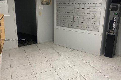 Copropriété à louer à Hallandale Beach, Floride: 2 chambres, 87.79 m2 № 2031614 - photo 20