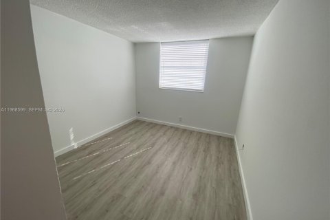 Copropriété à louer à Hallandale Beach, Floride: 2 chambres, 87.79 m2 № 2031614 - photo 9
