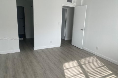 Copropriété à louer à Hallandale Beach, Floride: 2 chambres, 87.79 m2 № 2031614 - photo 10