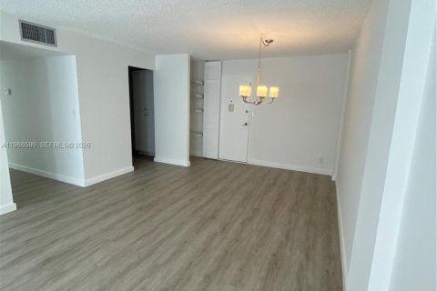 Copropriété à louer à Hallandale Beach, Floride: 2 chambres, 87.79 m2 № 2031614 - photo 5