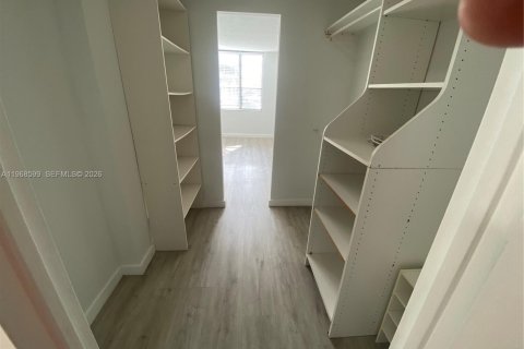 Copropriété à louer à Hallandale Beach, Floride: 2 chambres, 87.79 m2 № 2031614 - photo 11