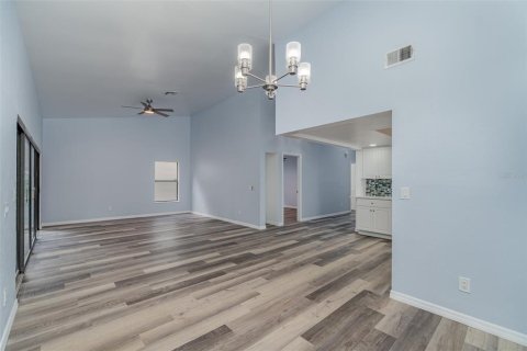 House in Fort Myers, Florida 3 bedrooms, 166.95 sq.m. № 2232644 - photo 9