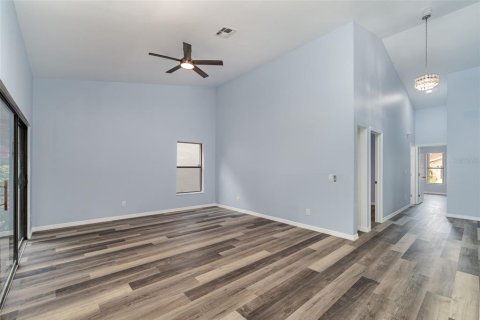 House in Fort Myers, Florida 3 bedrooms, 166.95 sq.m. № 2232644 - photo 6
