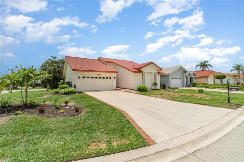 House in Fort Myers, Florida 3 bedrooms, 166.95 sq.m. № 2232644 - photo 3