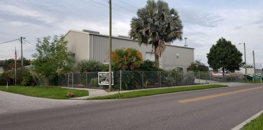 Commercial property in Tampa, Florida 481.23 sq.m. № 1107283