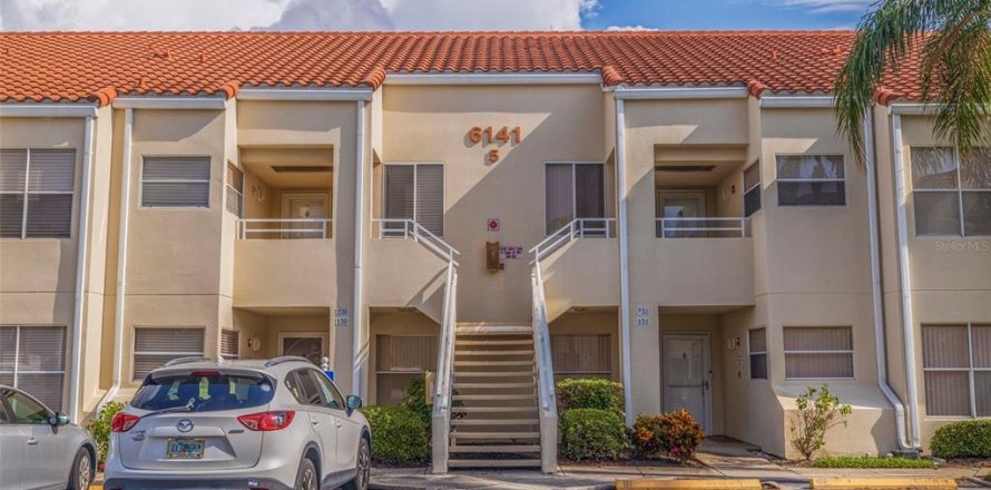 Condominio en Saint Petersburg, Florida, 2 dormitorios  № 1723235