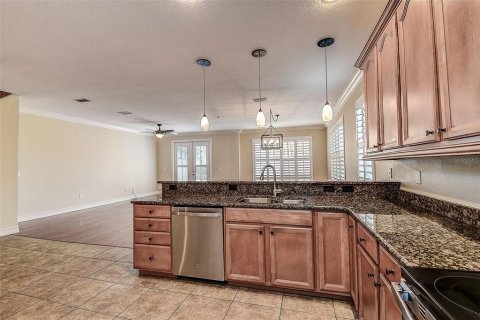 Townhouse in Palm Harbor, Florida 3 bedrooms, 235.79 sq.m. № 2405145 - photo 10