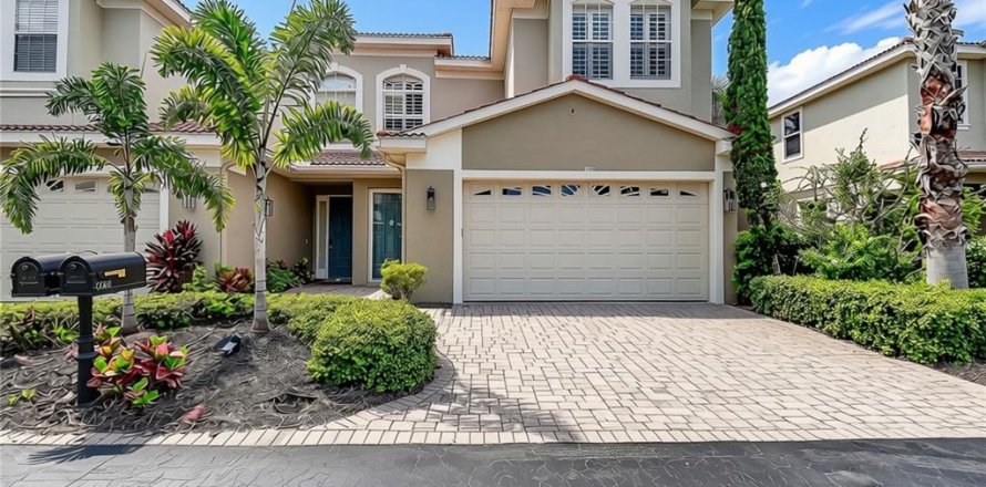 Townhouse in Palm Harbor, Florida 3 bedrooms, 235.79 sq.m. № 2405145