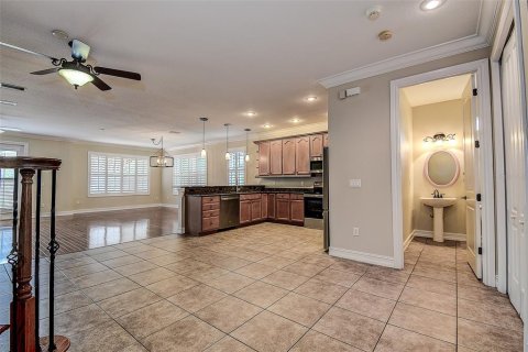 Townhouse in Palm Harbor, Florida 3 bedrooms, 235.79 sq.m. № 2405145 - photo 5
