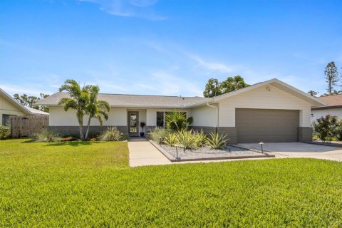 House in Bradenton, Florida 3 bedrooms, 163.69 sq.m. № 1845272 - photo 1
