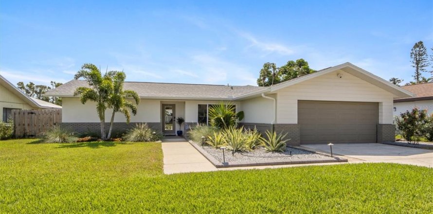 House in Bradenton, Florida 3 bedrooms, 163.69 sq.m. № 1845272