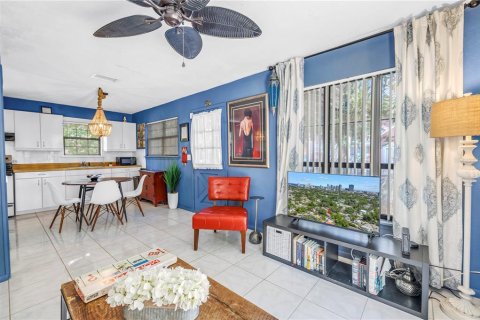 House in Saint Petersburg, Florida 2 bedrooms, 66.89 sq.m. № 1853077 - photo 10