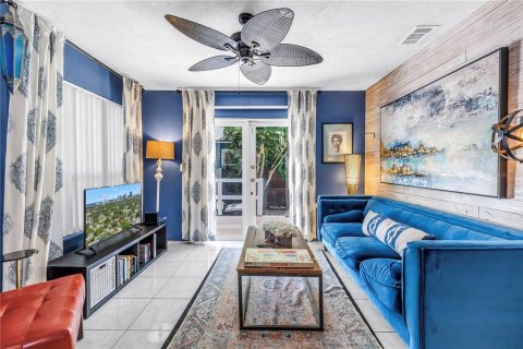 House in Saint Petersburg, Florida 2 bedrooms, 66.89 sq.m. № 1853077 - photo 3