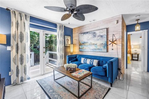 House in Saint Petersburg, Florida 2 bedrooms, 66.89 sq.m. № 1853077 - photo 5
