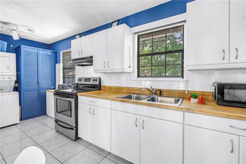 House in Saint Petersburg, Florida 2 bedrooms, 66.89 sq.m. № 1853077 - photo 13